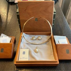 James Avery Gold Choker with Pearl Pendant and matching Pearl Earrings.  Retired